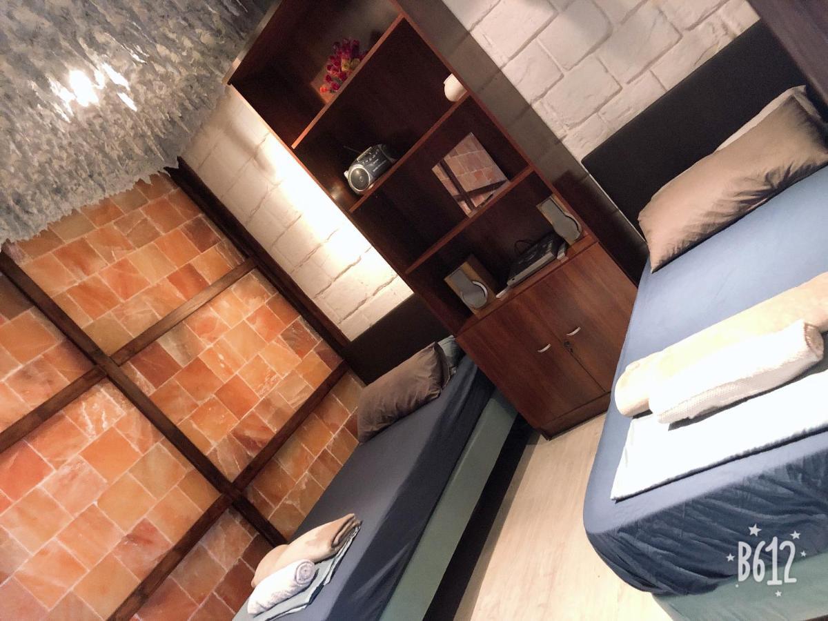 Parsa Homstay Madrid Exterior foto